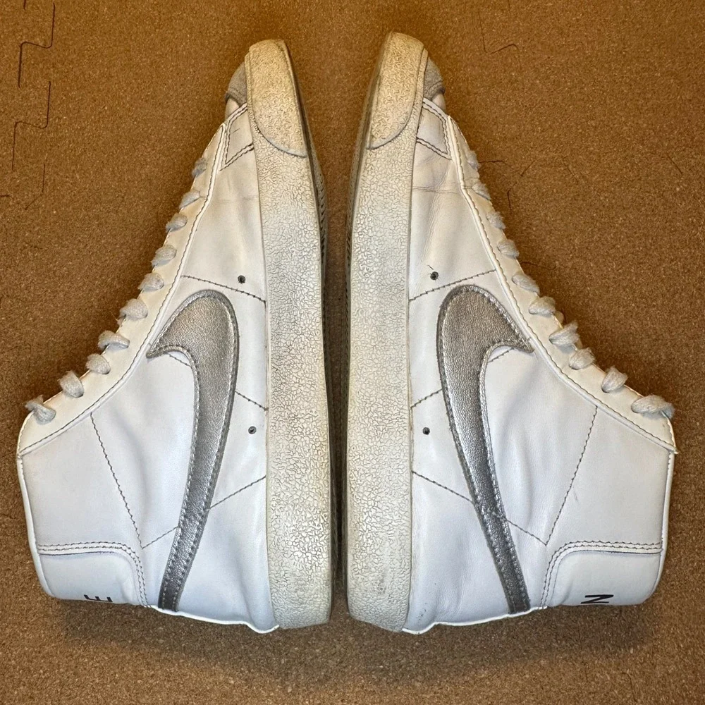 Nike Blazer Mid 77 Vintage White Metallic Silver Sneakers CZ1055-112 Womens 9